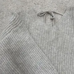 グレー Vネックニット 長袖