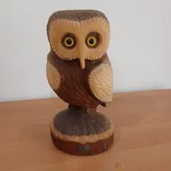縁起いい鳥第１位の鳥、木製フクロウの彫刻 約20cm