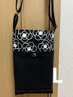 カメリアブラック☆大人可愛い☆ハンドメイドショルダーバック☆ポシェット☆