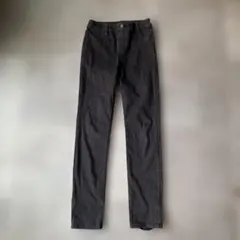 ブラックスリムフィットパンツ