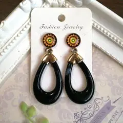 ブラックフープ型ピアス /イヤリング花模様付き(ハンドメイド)