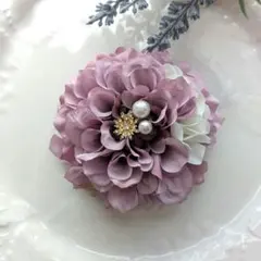 ラベンダーダリアとオーガンジーレースのコサージュ