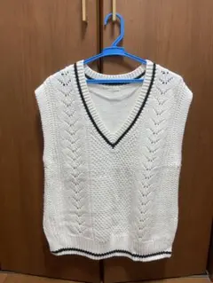 アイボリー Vネック ニットベスト Sサイズ