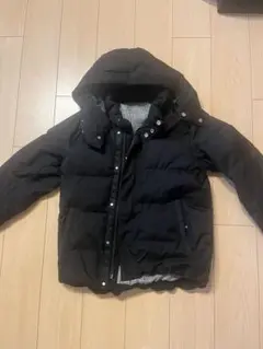 ブラックダウンジャケット フード付き