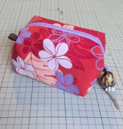 ハワイアン小物　キャラメル型ポーチ