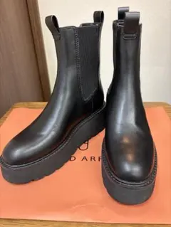 CHARLES & KEITH プラットフォームチェルシーブーツ 36 黒 厚底のサムネイル
