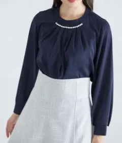 tocco closet パール付きタック入りベネシャンブラウス