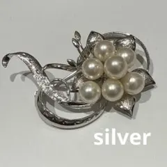 シルバーアコヤパール花モチーフブローチ