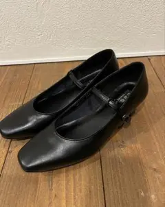 卑弥呼　ヒールストラップ付きブラックパンプス