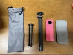 【美品】RICOH THETA ピンク 本体 三脚セットのサムネイル