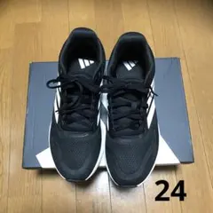 adidas スニーカー ブラック ホワイト　24cmのサムネイル