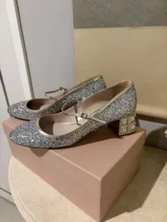 MIUMIUのビジューパンプスのサムネイル