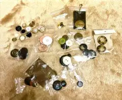 多様なデザインのボタンセット