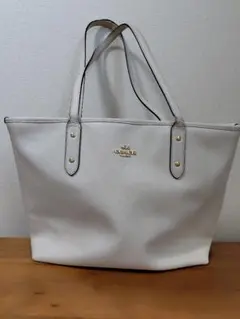 コーチ、白バッグ