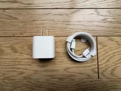 Apple（アップル）純正　USB パワー充電器　20W、ケーブル × 1