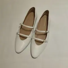 ODETTE E ODILE ホワイト ストラップ付きフラットシューズ