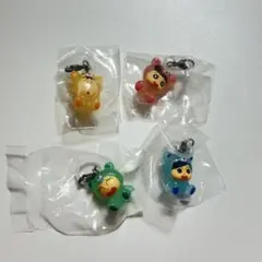 ガチャ　クレヨンしんちゃん めじるしアクセサリー みんなでくまパジャマ ４点