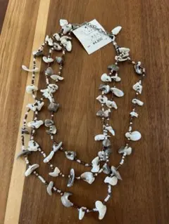 貝殻とビーズのロングネックレス