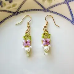 小花とパールのビーズピアス