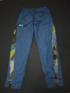 UNDER ARMOUR　ナイロンパンツ　美品
