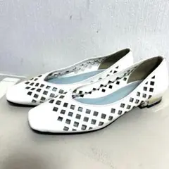 ホワイト カットアウトパンプス フラットヒール　Mサイズ