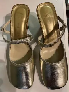 ゴールドスクエアトゥサンダル