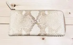✴︎限定値下✴︎genten パイソン　レザー 長財布　白