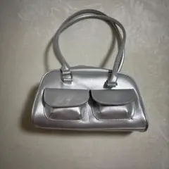 美品‼️ショルダーバッグ‼️チャーム付き‼️のサムネイル