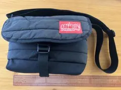 ショルダーバッグ　メッセンジャー　ブラック　黒　キルト　キルティング　カバン