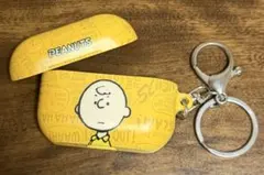 PEANUTS チャーリーブラウン キーチェーン付き AirPods ケースのサムネイル