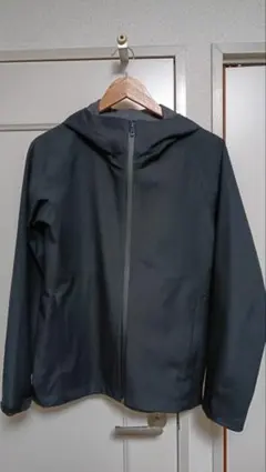 ユニクロ ブロックテックパーカー ブラック