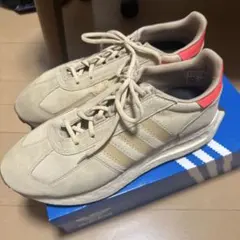 adidas RETROPY E5 スニーカー ベージュ　美品　29のサムネイル