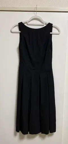 theory ブラック ノースリーブロングワンピース