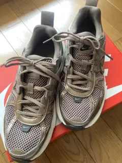 【値下げ】Nike V2K RUN 23.5ベージュ/ブラウン　16,830円