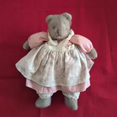 ピンクのドレスのクマのぬいぐるみ