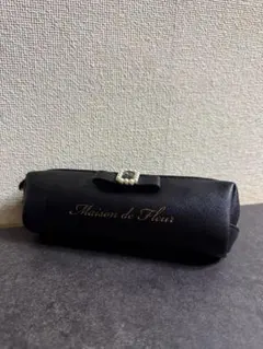 Maison de FLEUR パールビジュー合皮リボンペンケース　ブラック　黒