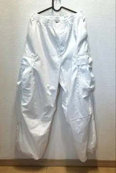 GU ジーユー　スーパーワイドカーゴパンツ　ホワイト　春服