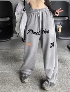 ロゴ入り スウェットパンツ ジョガーパンツ グレー