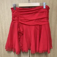 赤いフレアスカート