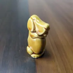 犬 陶器製 置物 ミニチュア　爪楊枝入れ