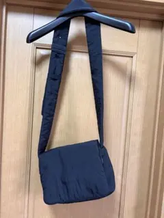 ZARA ナイロンパデッドショルダーバッグ　ブラックのサムネイル