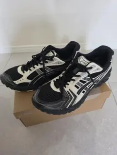 Asics Gel-Kayano 14 ブラック/クリーム　29cmのサムネイル