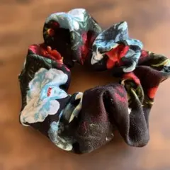 花柄シュシュ 毛量多めの方におすすめ