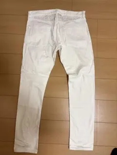 swag ホワイトデニム スタッズ付き