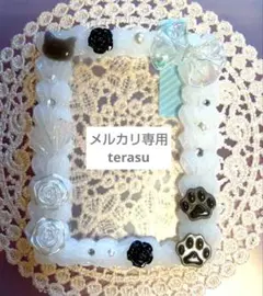 ホイップデコ　トレカケース　B8サイズ 　ラメ白　黒パーツ　猫