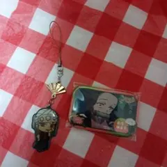 鬼滅の刃　キーホルダー　缶バッジ