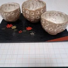 手作り陶器、三島焼風３個と木製塗り折敷１枚セット