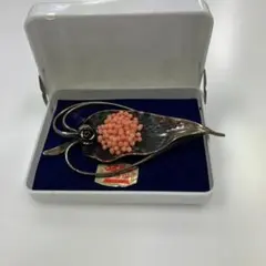 リーフモチーフ 珊瑚 ブローチ