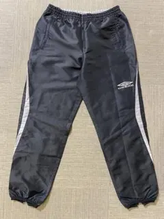 UMBRO 黒 ナイロンパンツ サイドストライプ