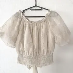 【美品】フラワー刺繍 シアーブラウス 半袖 リボンのサムネイル